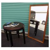 FKC033 An End Table, a Mirror and Books