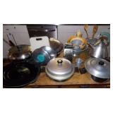 MLE099 Pots, Pans and Kitchenware