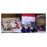MLE239 Singer Sewing Machine & Christmas Decorations