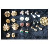 MLE247 Vintage Sandor Brooch & Trifari Clip-on Earrings