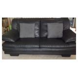 MHLE023 Black Natuzzi Leather Loveseat with Gray Throw Pillows