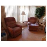 (2) recliners Lane and La-Z-Boy