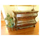 Bombay chest