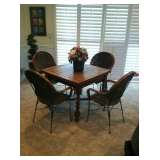 dining table wit enclosed leaf