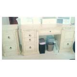 deska and file cabinet