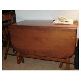 Drop leaf table