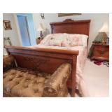 Queen size sliegh bed