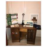 WOOD CABINET, ELECTRIC SINGER SEWING MACHINE