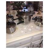 STAINLESS STEEL POTS AND PANS
