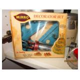 CAKE DECORATOR SET