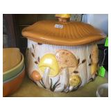 Mushroom cansiter set 