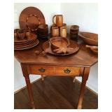 Corner table and wooden serving pieces "Monkey Pod"