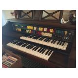 Lowrey Symphonic Holiday organ