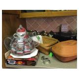 Assorted kitchen wares