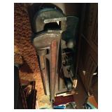 Jumbo pipe wrench
