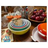Vintage Pyrex mixing bowls