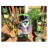 Frog outdoor figurines