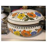 Vintage Enamelware Dutch Oven with lid from the 1970s