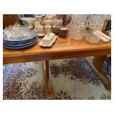 Oak Dining Room Table Houndstooth pattern with 2 leaves