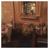 Console stereo, cart, assorted decoratives