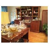 Wall unit/desk, crystal pieces, lamps and decoratives