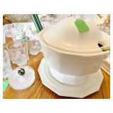 Soup tureen by Pfaltzgraff Heritage Stoneware