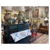 Chest, quilt, pair of wooden lamps