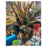 Decorative vase with feathers