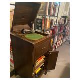 Antique Victrola that works, just needs needlesIMG 4369