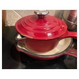 Cooks Enamelware cookware with lid