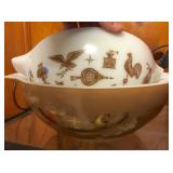 four-piece Pyrex mixing bowl set