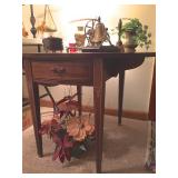Lovely drop-leaf end table with gold-etch detail