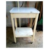 Enamel-top medical table on casters