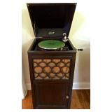 Working Edison crank victrola