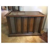  Vintage Phonograph Console with AM/FM, 8 Track. Lot Number: 15
