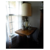 lamp/rectangular wooden table 