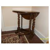 Drop leaf gate leg table