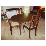 Dining table w chairs & 2 leaves