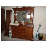 Dresser w/mirror