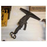 Saw blade sharpener vise