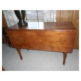 Drop leaf table