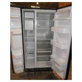 Insidmakere of refrigerator with ice 