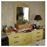 Dresser w/mirror