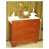 Short chest of drawers