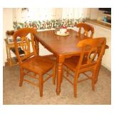 Has 4 Chairs & Extensions