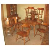 Ethan Allen Nutmeg Table has 5 Chairs & 1 Leaf