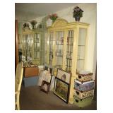 Lighted display cabinet