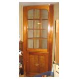 1 0f 2 Corner Cabinets