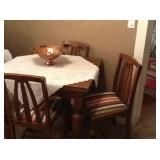 Expandable table with 4 chairs
