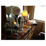 Dresser & Lamps